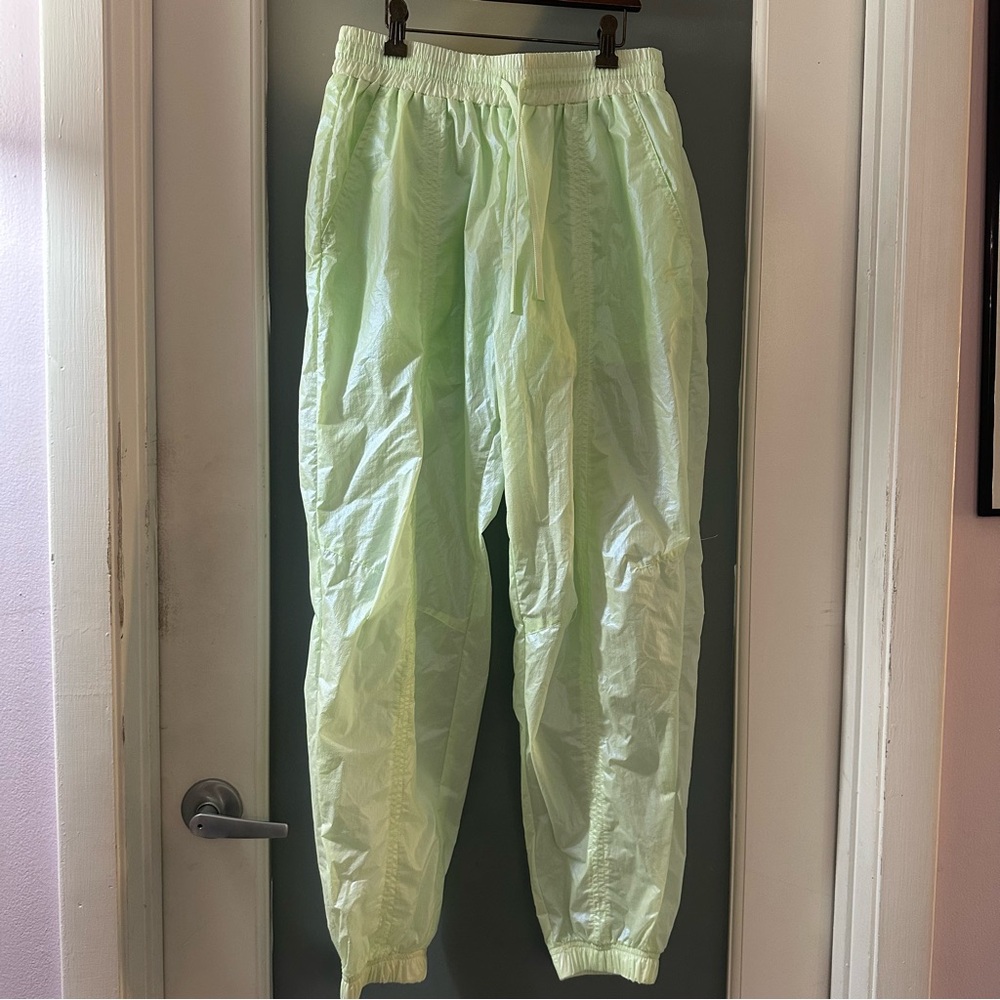 NWOT Fabletics Ripstop sheer Jogger parachute pants in cool mint green